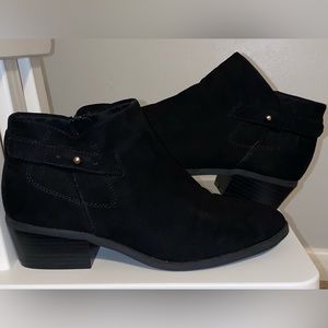 Old Navy Faux-Suede Ankle Boots Size: 7 Color: Black